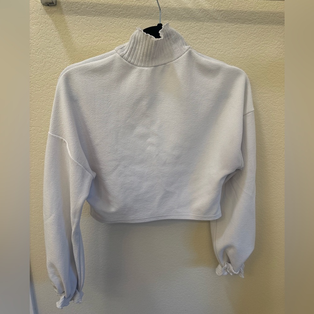 Lightweight Cropped Turtleneck